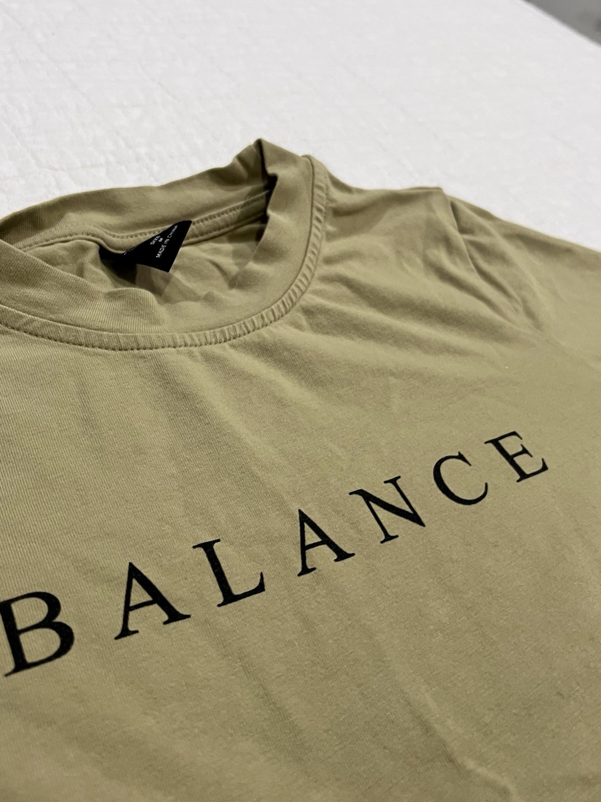 DAZY | cropped olive green tee