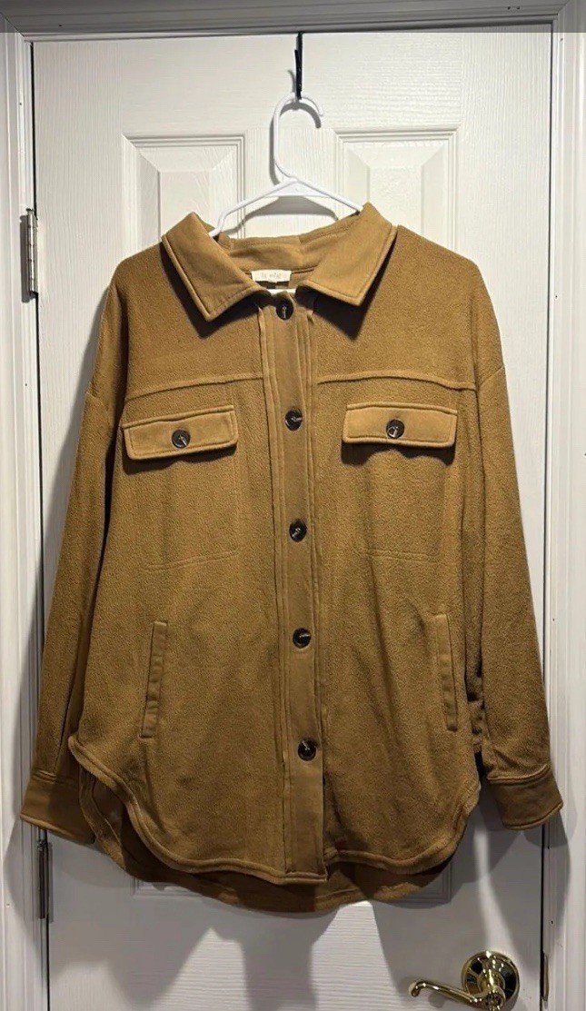 La Miel Women’s Fleece Shacket Tan Button Front Size Small Pockets Minimalist