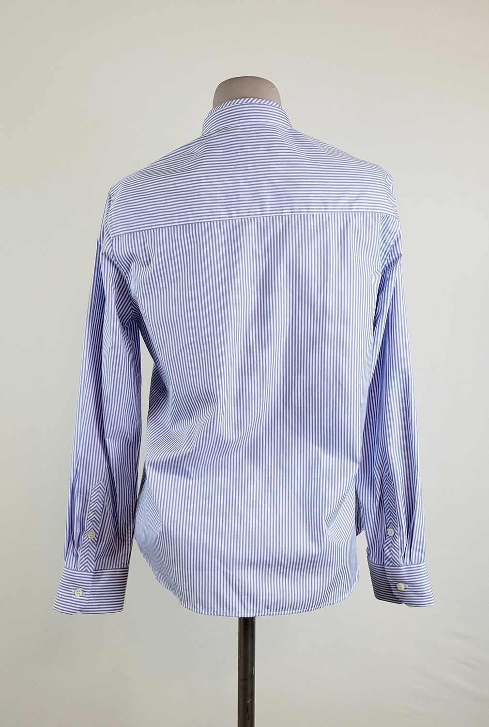 Figaret Paris light blue and white stripe w/ contrast button up shirt size 34 XS
