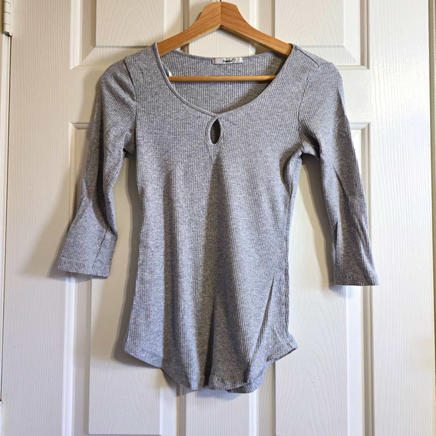 Papaya Women’s Gray Solid Ribbed Knit Scoop Neck Keyhole Stretch Top Size XS