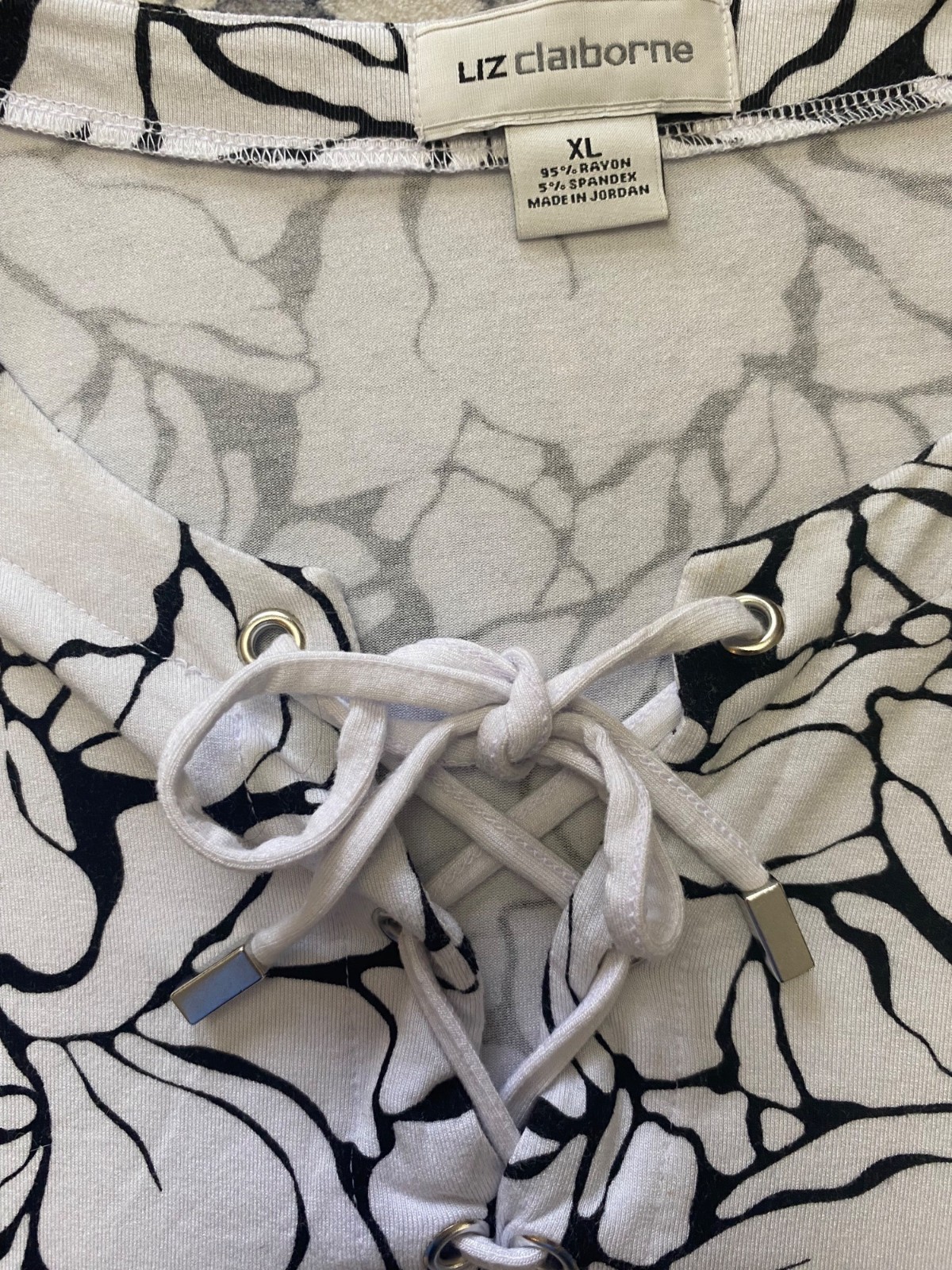 Liz Claiborne XL Top Black & White Floral Lace Up V-Neck Cotton Stretch