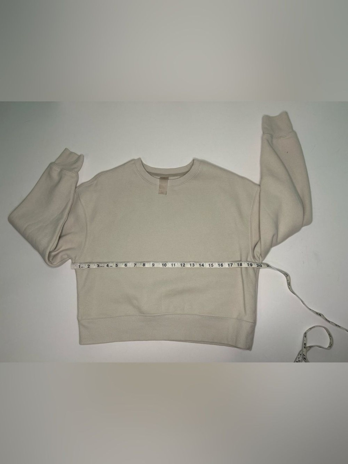 Harmony Balance Cream Cropped Sweatshirt crewneck