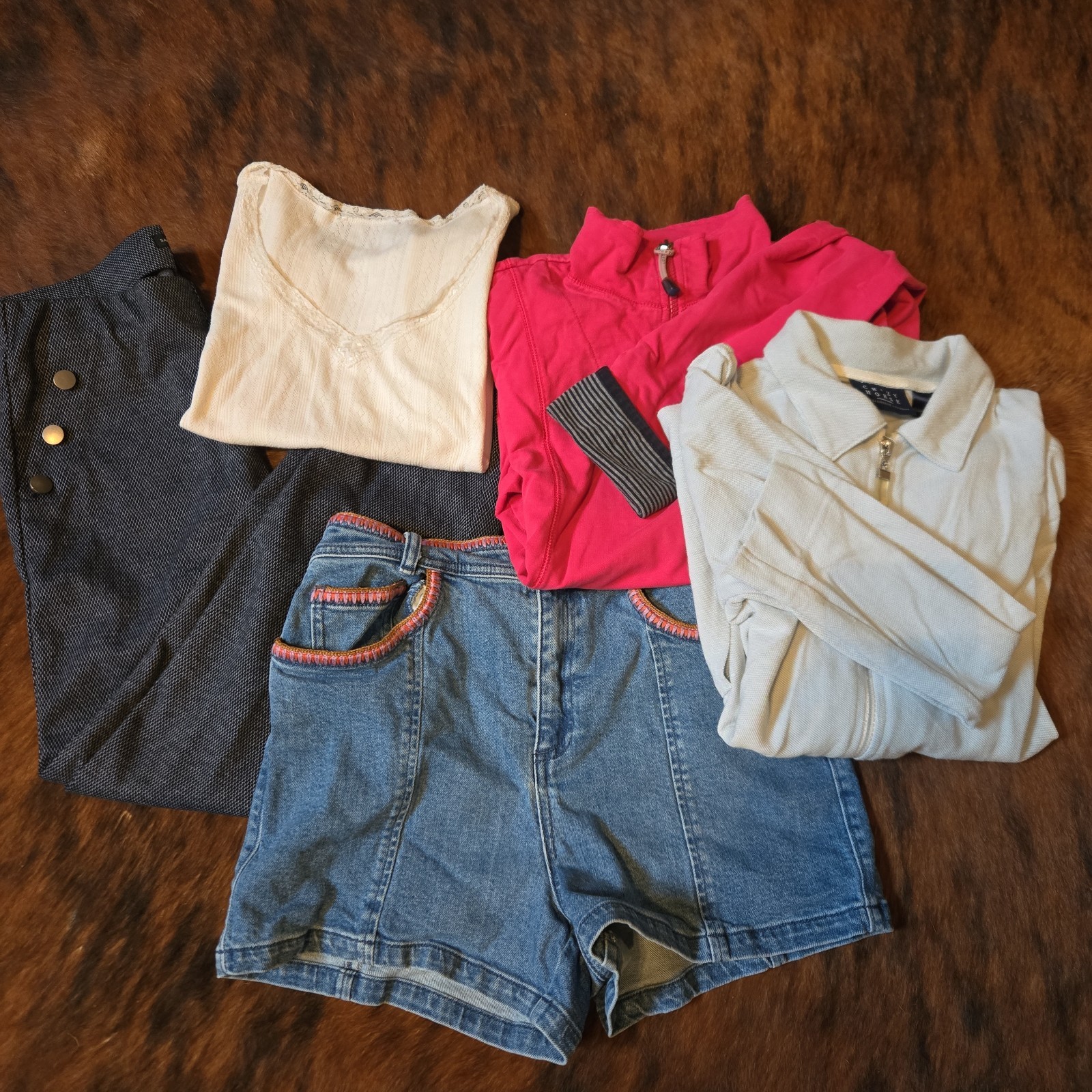 Lot Bundle of (5) Small Medium Women’s Clothes Mixed Brands Shirts Pants Shorts