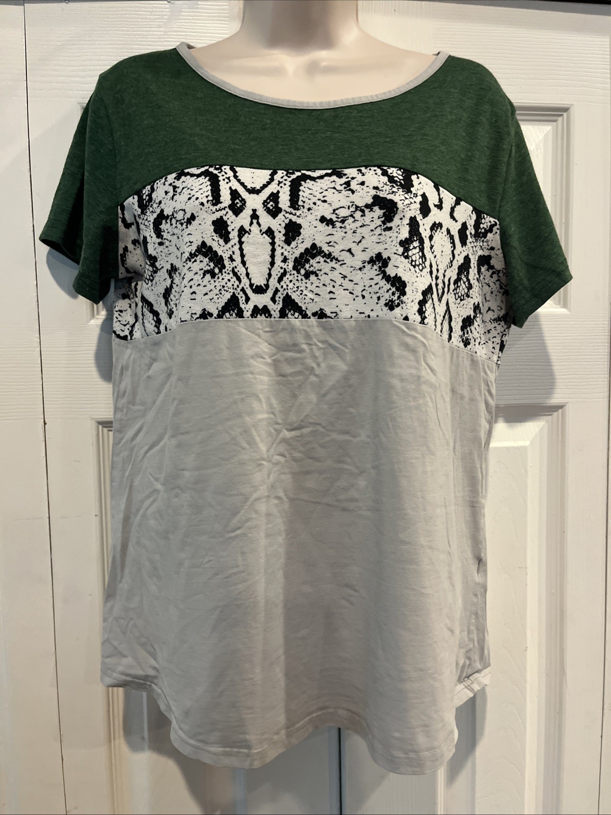 Stylish Tickled Teal Size Small Short Sleeve Top