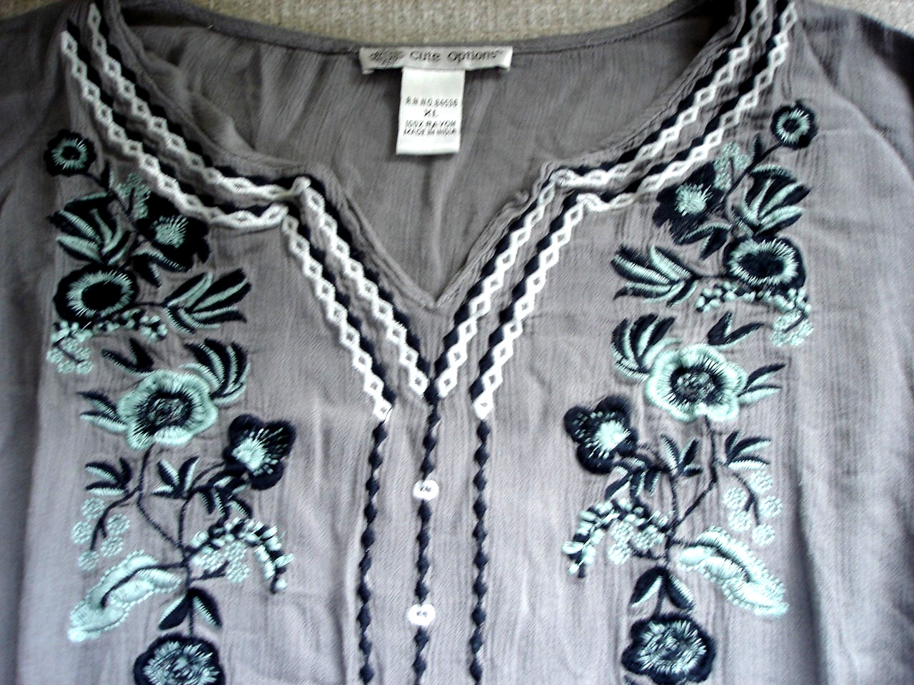 Cute Options Woman’s Gray Embroidered Black & Teal Flowers Size XL