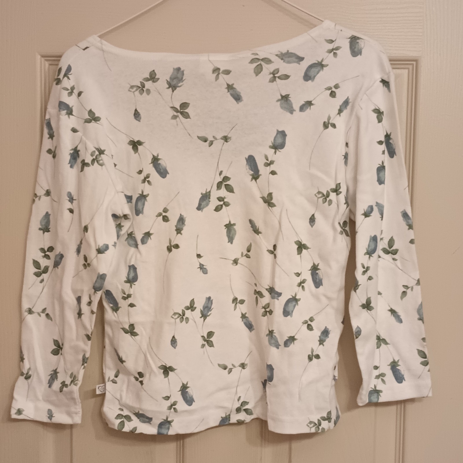 XOXO Essentials Women’s Knit Floral Top White Blue Green 3/4 Sleeve M