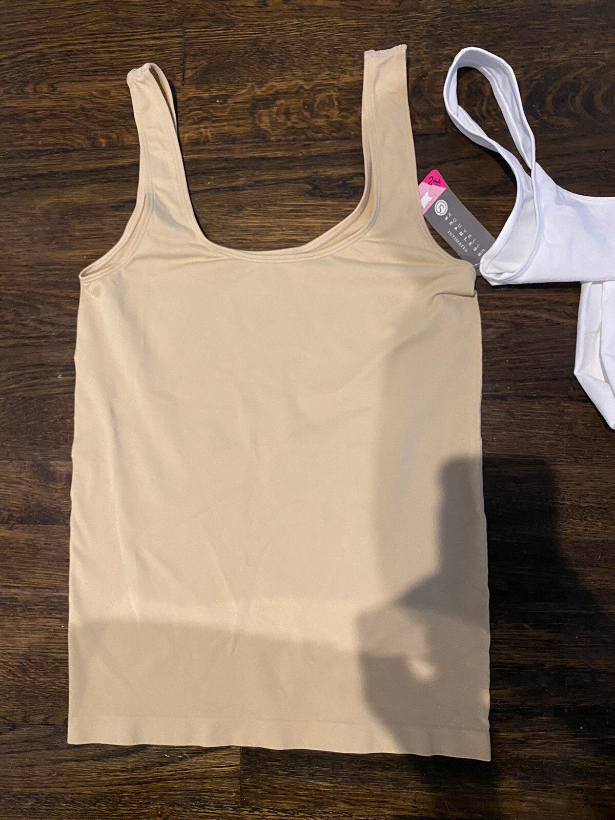 New Lot Of 2 Nouvelle Womans Top XL Seamless Sleeveless Tank White & Beige