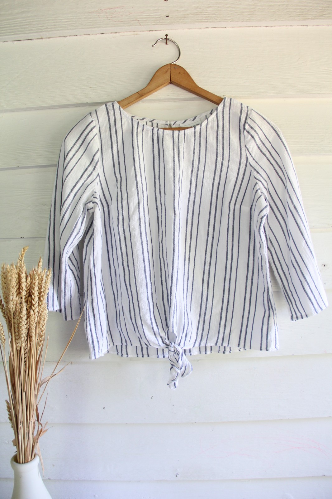 Liz Claiborne S blue-gray/white striped 100% cotton knot front top 3/4 sleeve