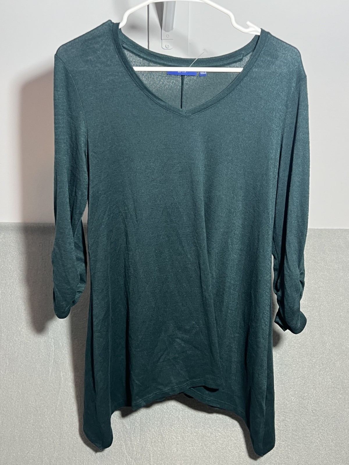 APT.9 Women’s Dark Green V-Neck Tunic Top Size M 3/4 Ruched Sleeve Asymmetrical
