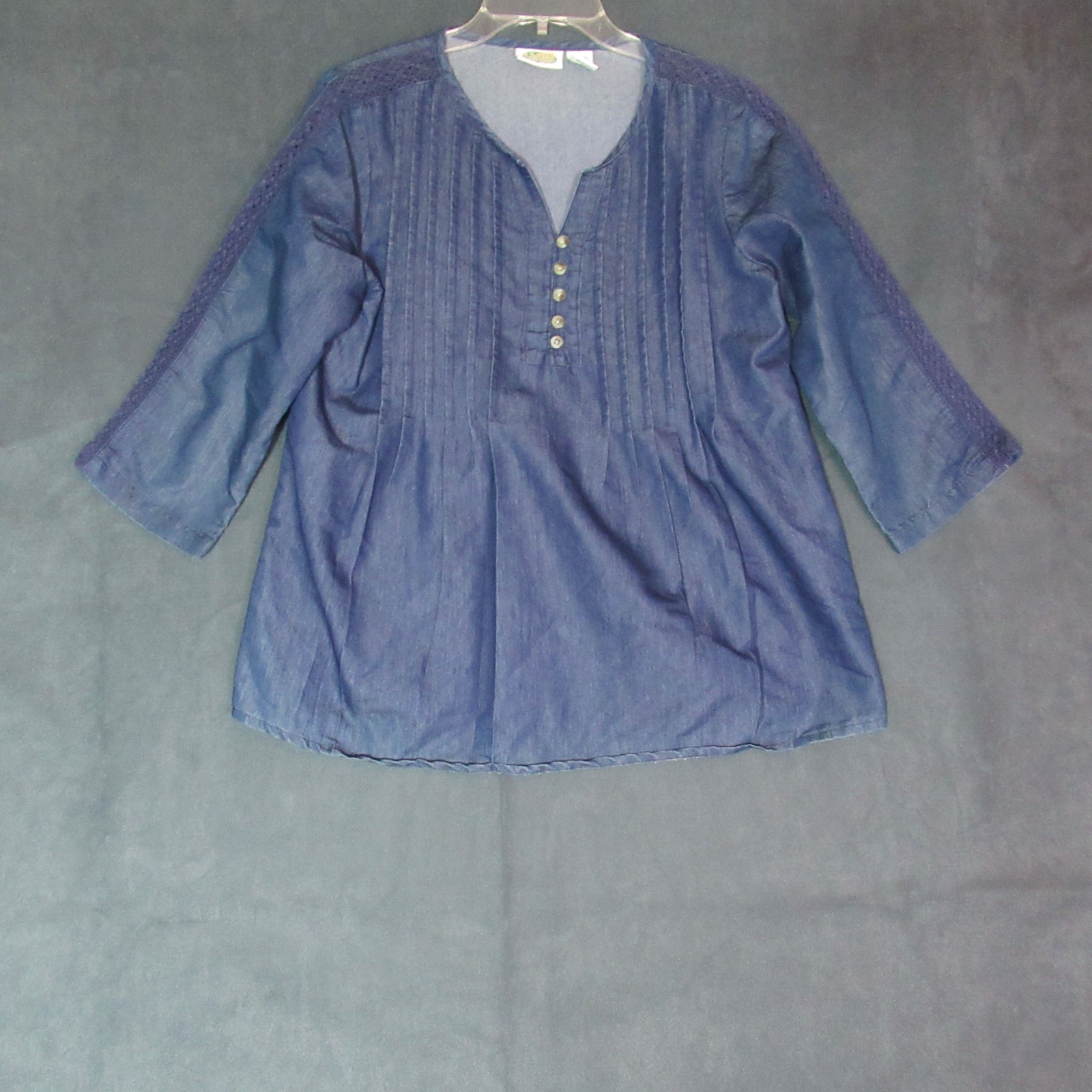 Collections Etc Top Womens Medium Blue Chambray Pleated Crochet Country Western