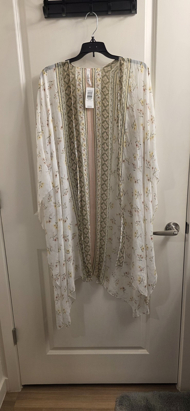 Torrid NWT One Size CreamFloral Boarder Ruana Kimono, Lightweight, Open, Long,