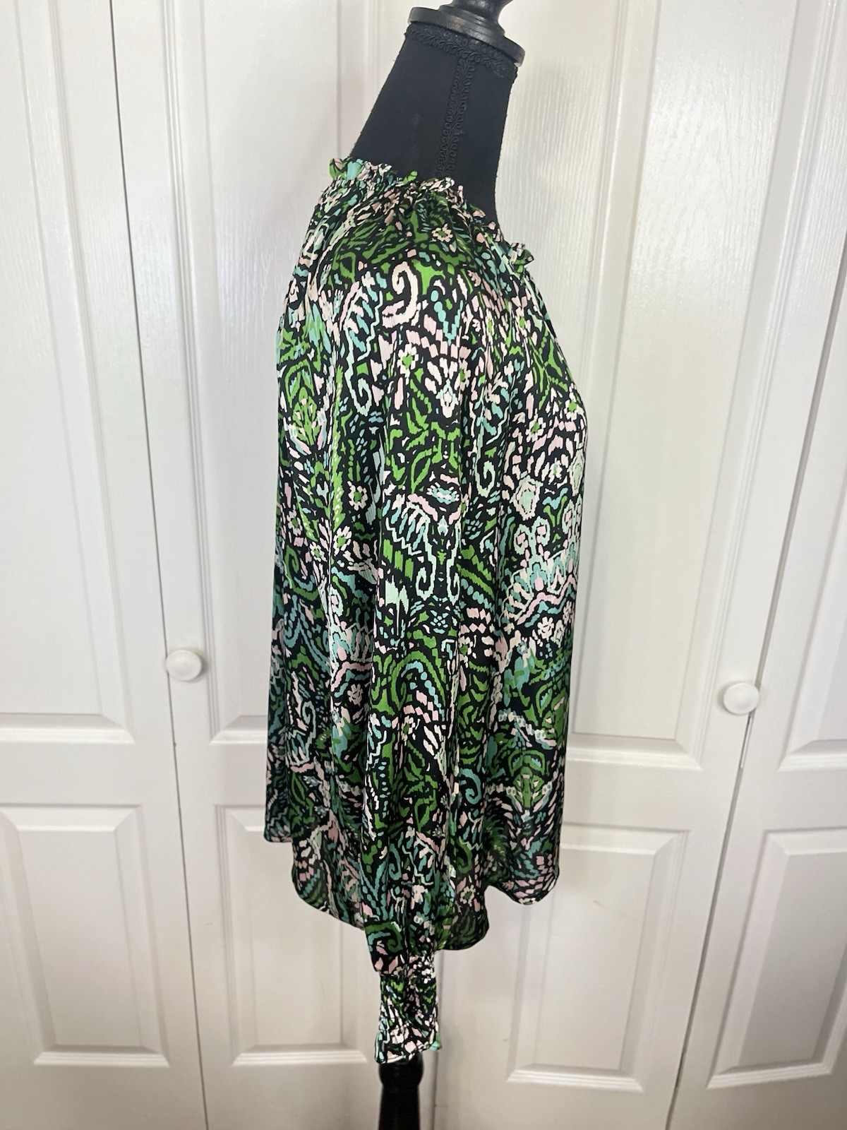 Pinch Green Floral Satin Smocked Long Sleeve Blouse Sz L Tie Neck Boho Pink Blac