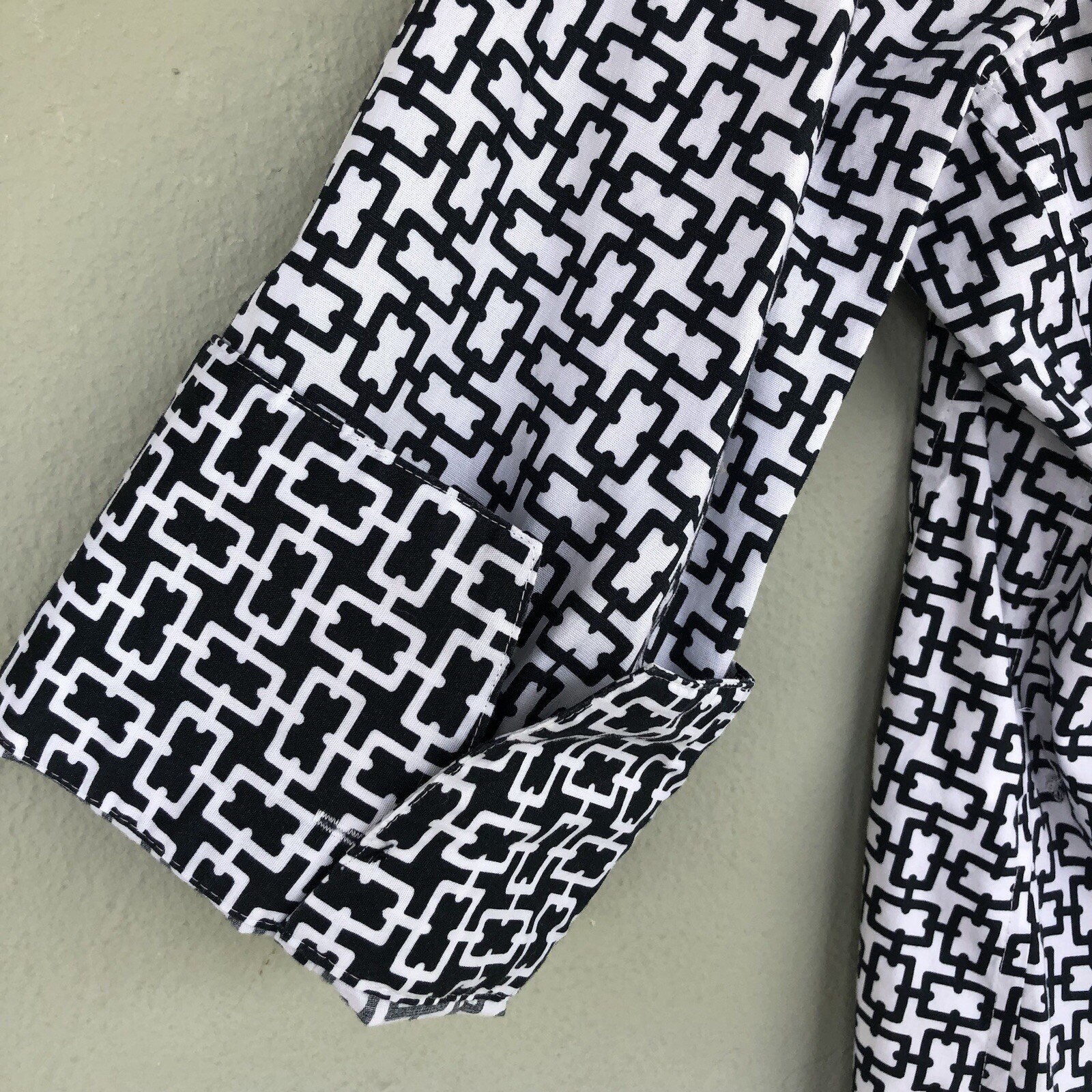 Foxcroft Top Women L Black White Geometric Easy Care 3/4 Sleeve Button Up Office