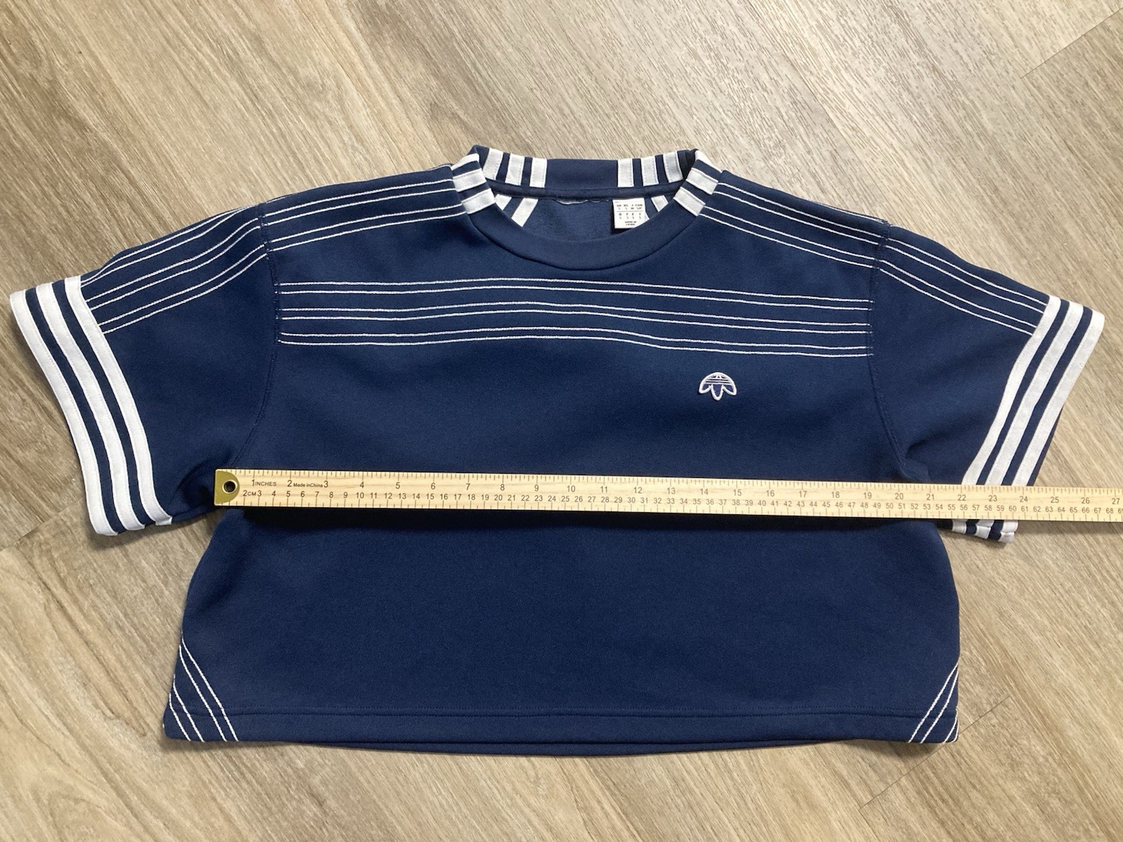 adidas women’s boxy dark blue /White Striped T-Shirt Size S Logo