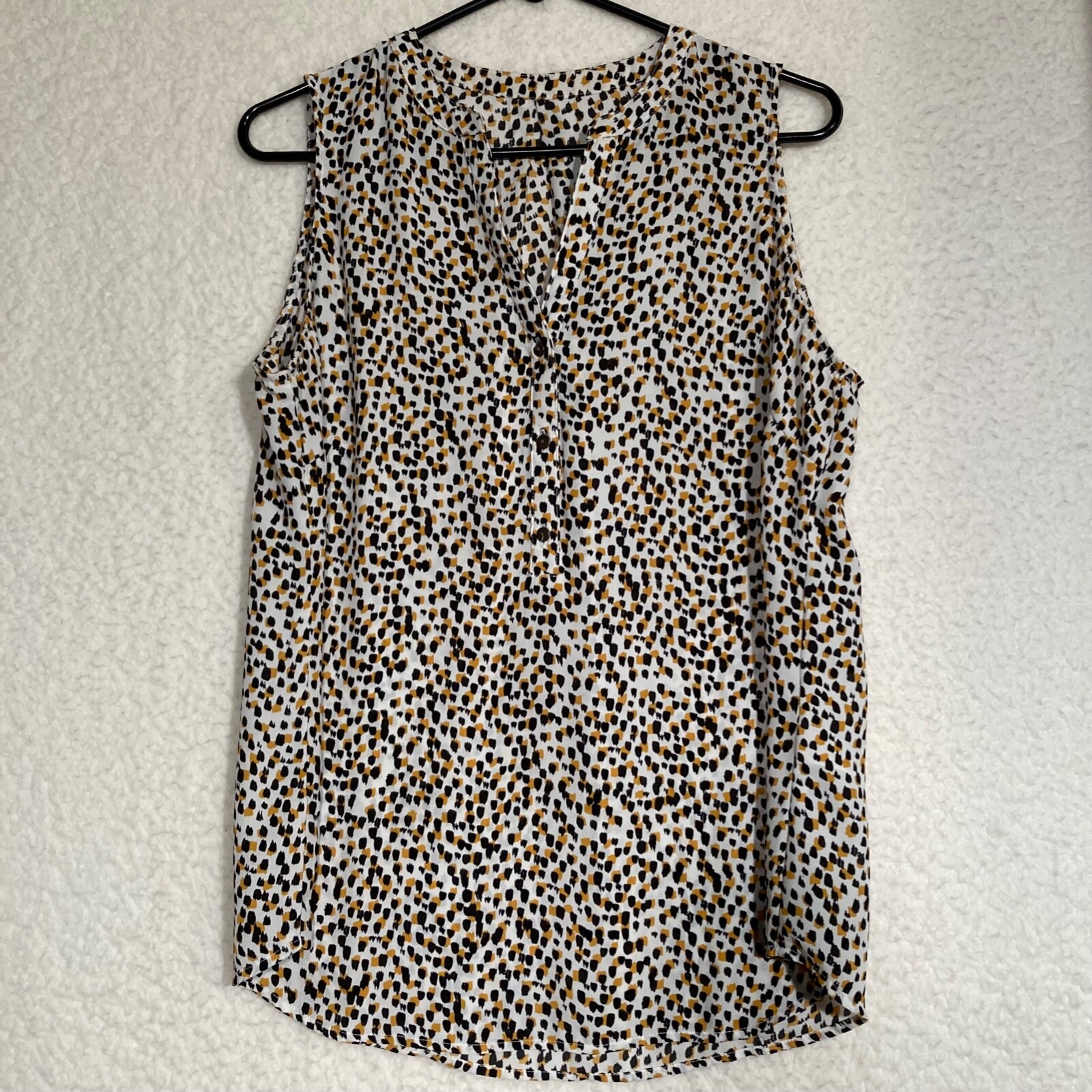 Womens L Blouse Top White black gold patterned V neck 3 button down sleeveless