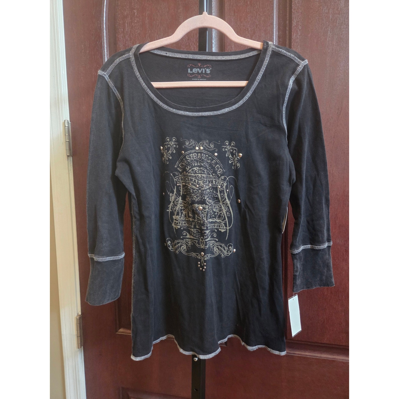 NWT Levi’s Black Graphic Top Contrast Stitch Rhinestone Studded 3/4 Sleeve SZ XL