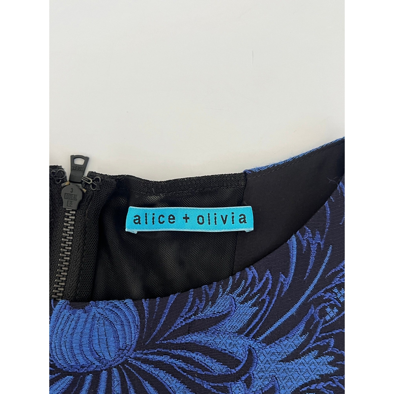 READ Alice + Olivia Blue Bateau Neckline Short Sleeve Blouse Size XS/S