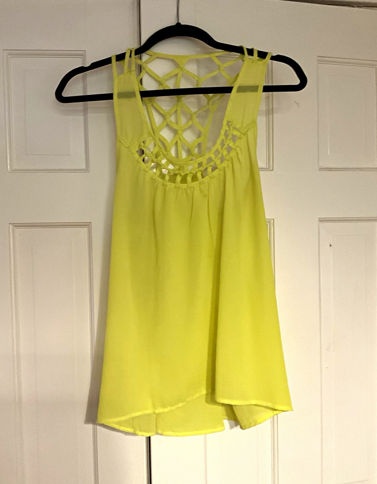 Mine Women’s S neon Yellow Solid Sleeveless Strappy Crisscross Back Tank Top