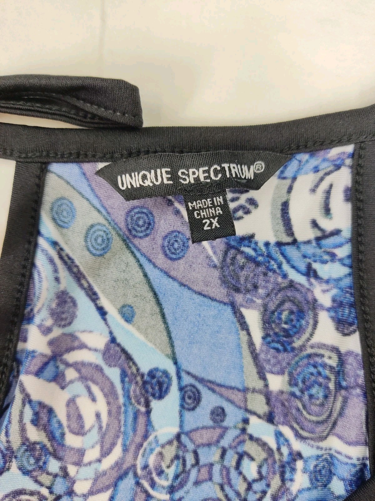Unique Spectrum Size 2X Black Blue & White Sleeveless Keyhole Neck Stretch Top