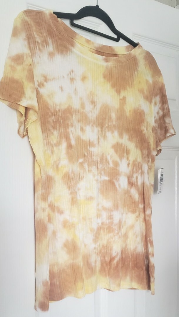 Torrid Slim Fit Tie Dye rib crew tee. Size 3. NWT SOLD OUT. 39.50 RETAIL.