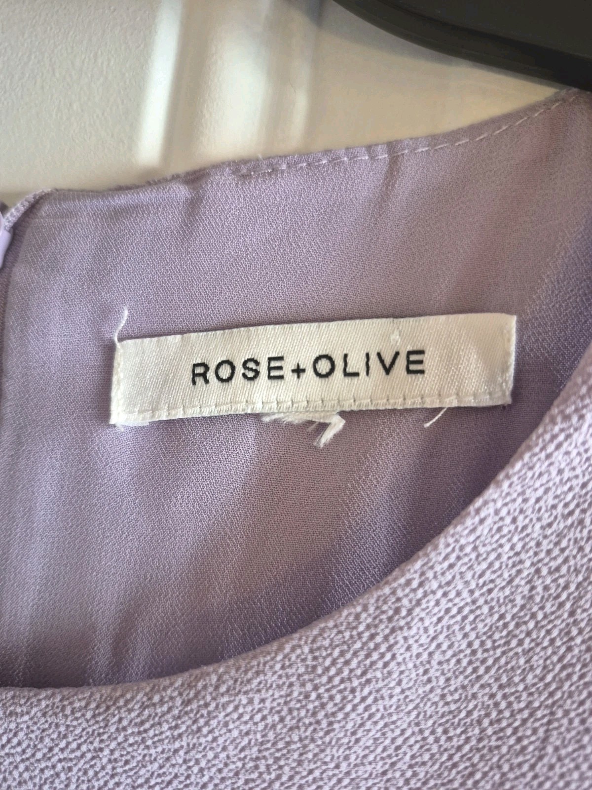 ROSE + OLIVE Slvls Blouse – M – Scoop Neck, Back Neck Zip, Lined, Tiered Hem