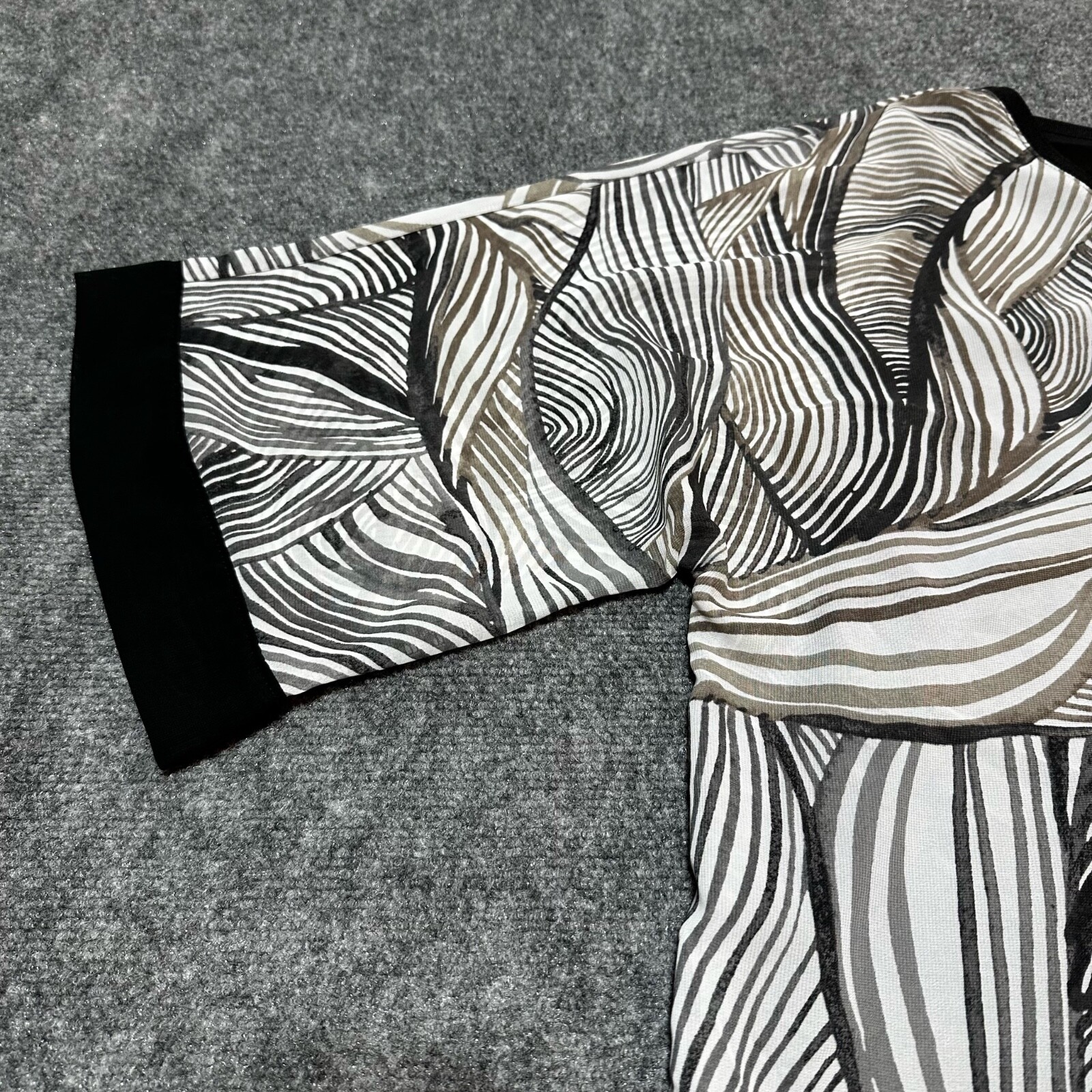 Chicos Shirt Womens 3 Black White Polyester V-Neck Short Sleeve Made In Korea