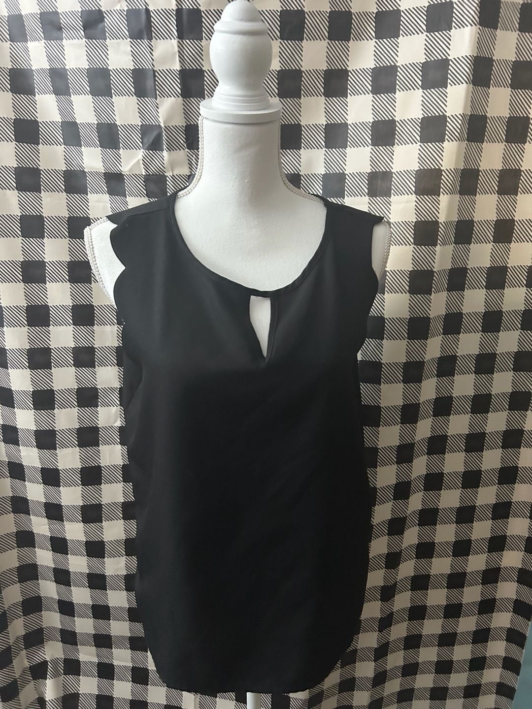 Black Sleeveless Keyhole Tank Top with Scalloped Arm Detail