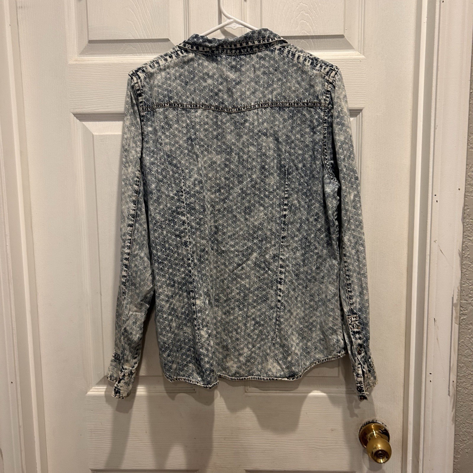 Maurices Womens XL Blue Acid Wash Geometric Cross Print Cotton Button Down Shirt