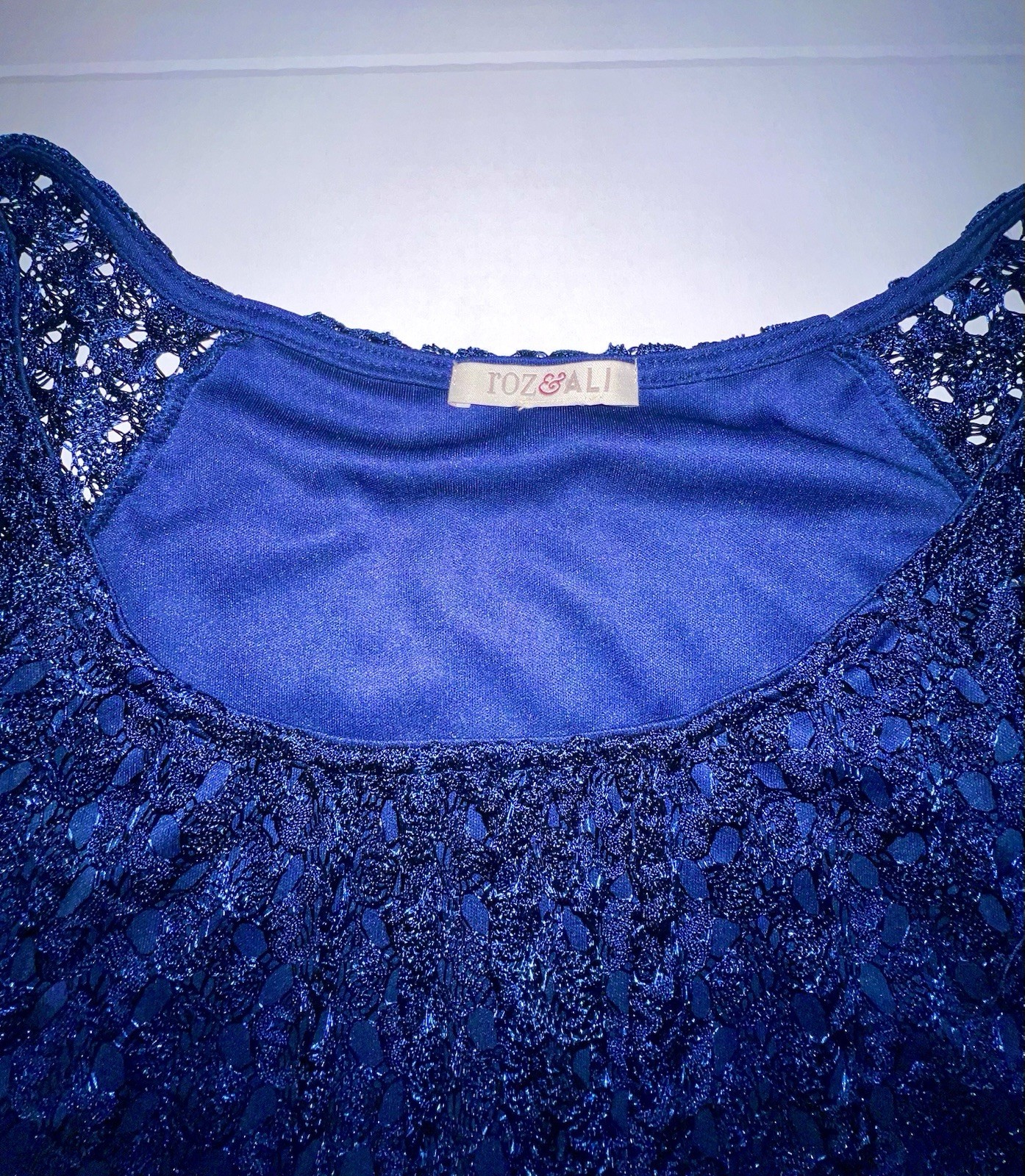 Rod And Ali Medium Blue Crochet Lined Blouse Women’s Short Sleeve