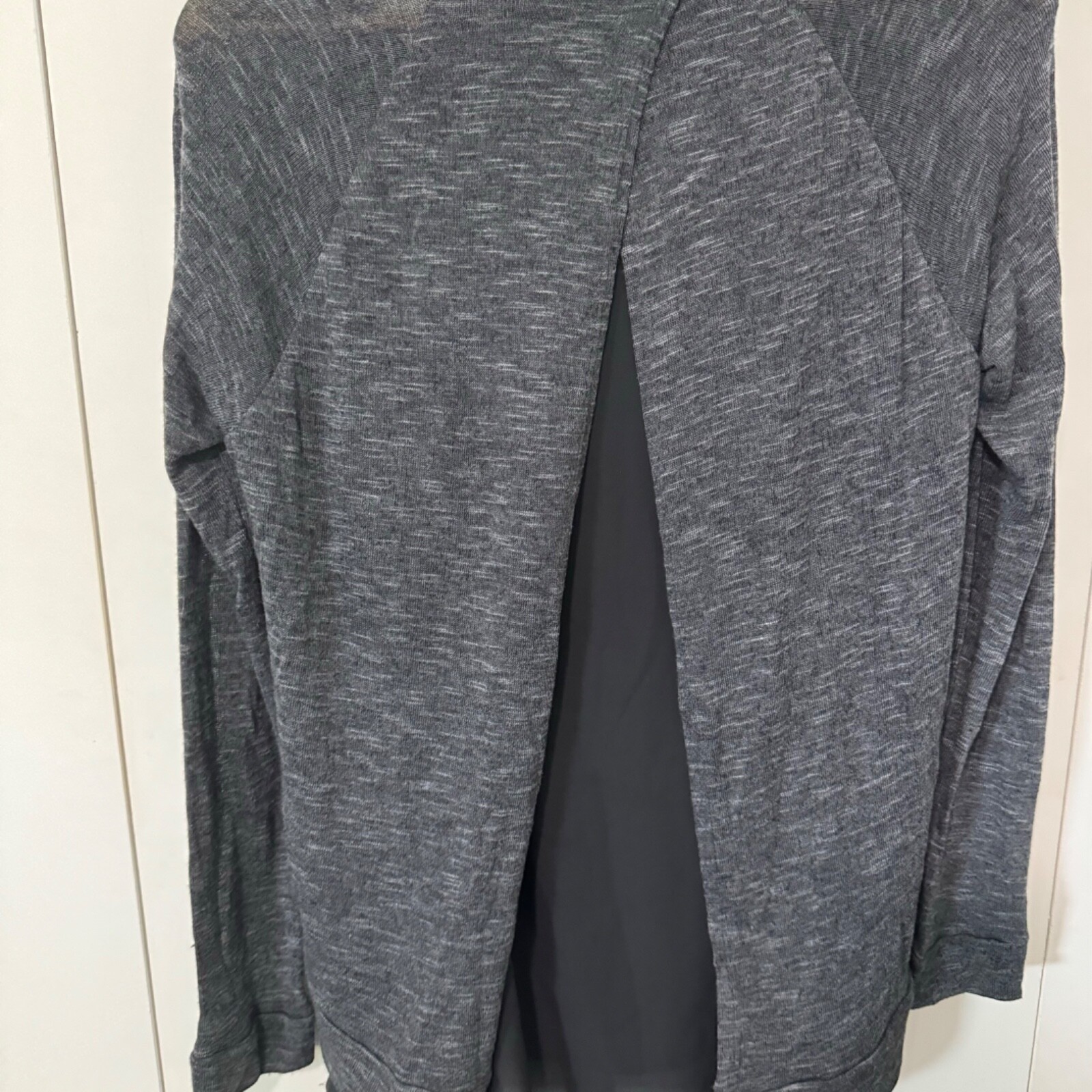 Casual Couture by Green Envelope Women’s Long Sleeve Layered Back Top MD Grey