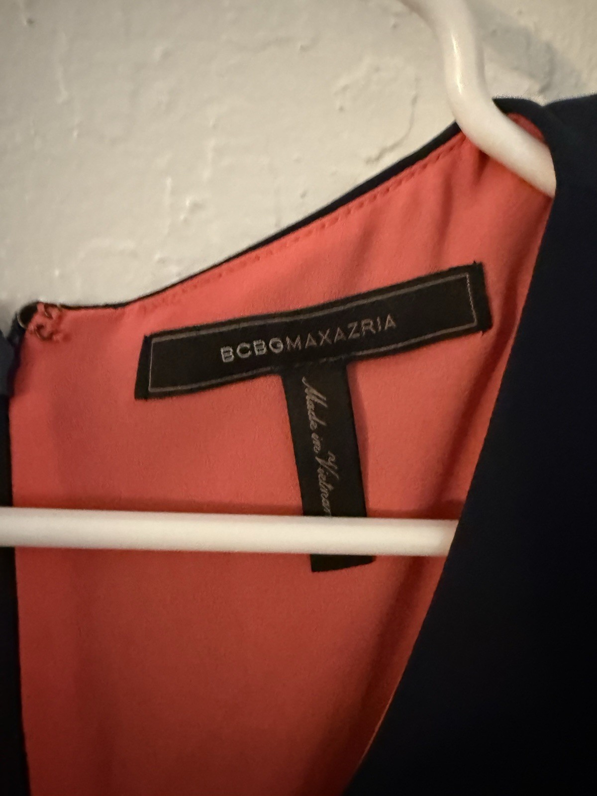 BCBGMAXAZRIA Women’s Sleeveless V-Neck Colorblock Blouse Size 4 Navy Coral