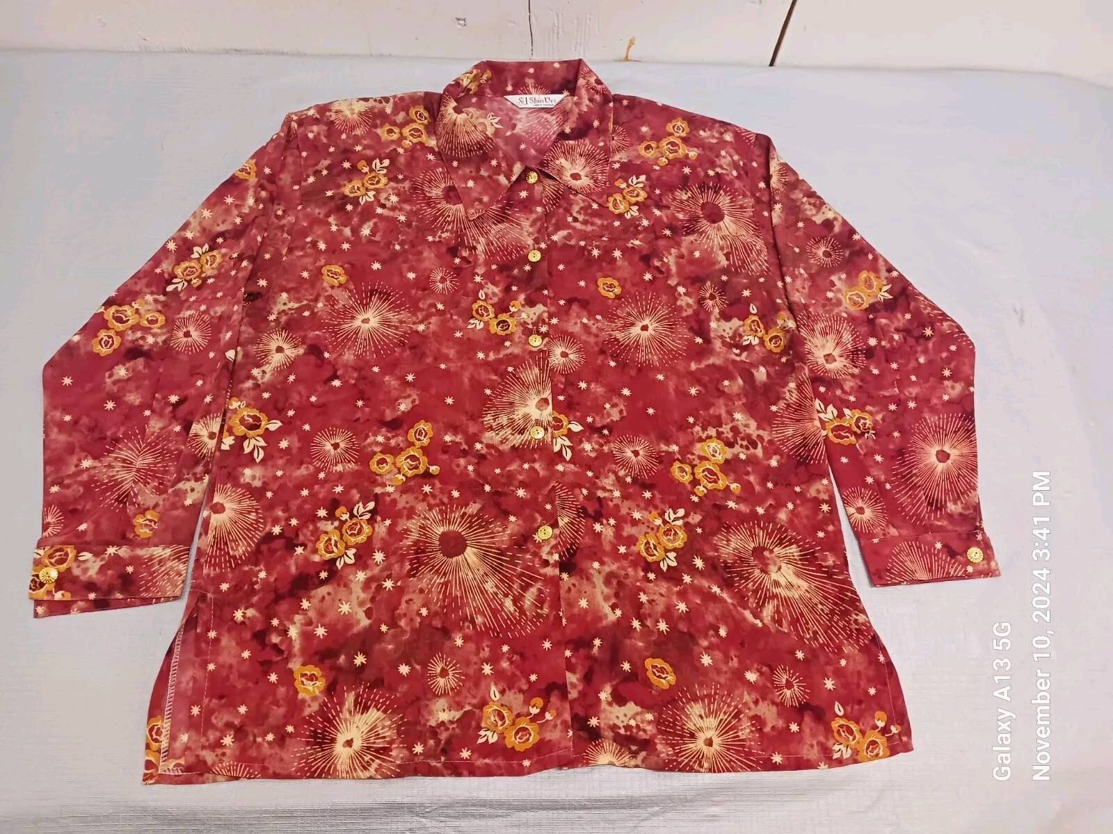 Asian top flower blossom pattern. 3/4 sleeve. Size L