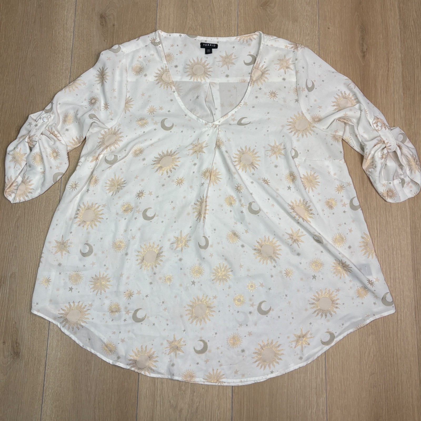 Torrid Celestial Sun Moon Star Gold Foil Flowy Roll Tab Blouse White 00 Large