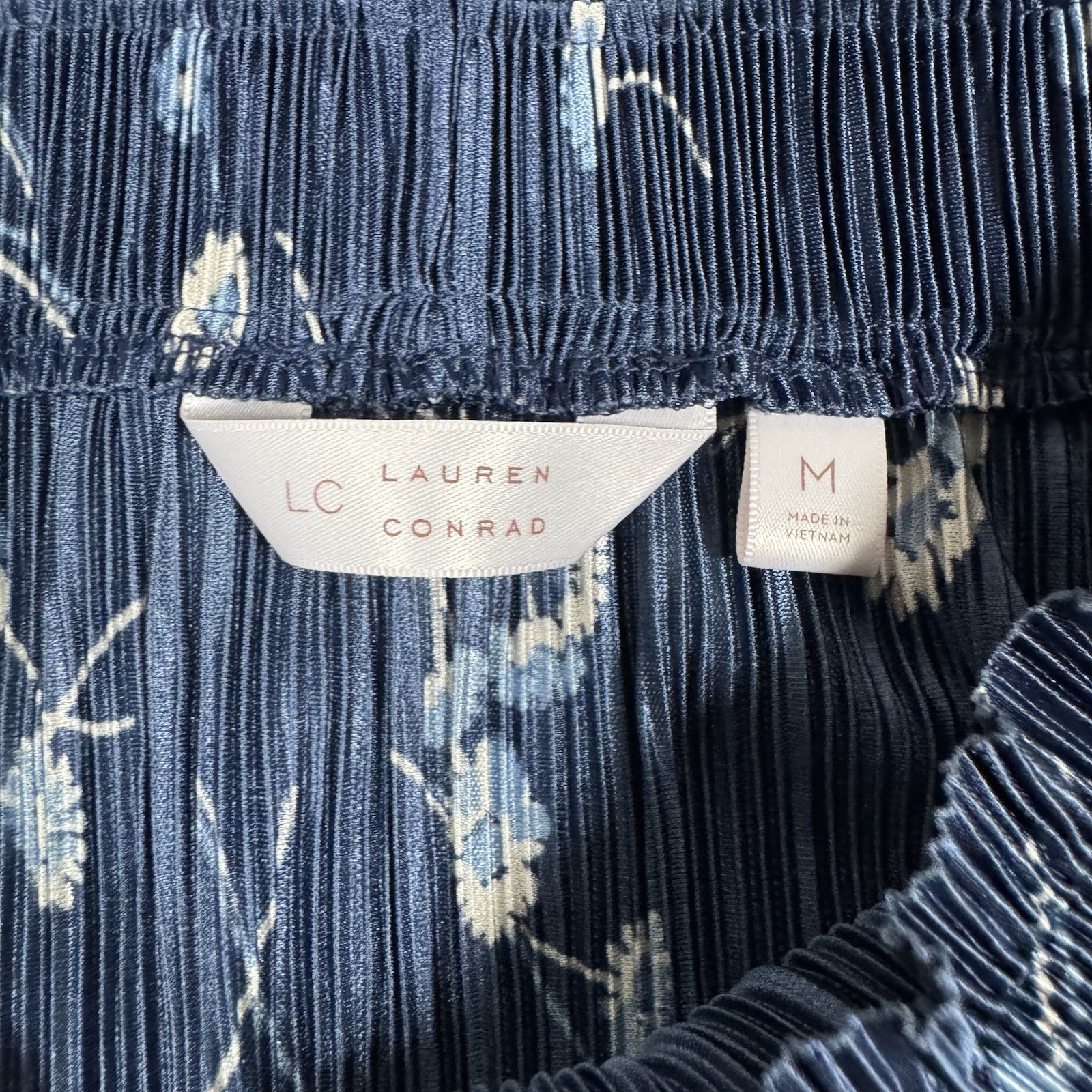 LC Lauren Conrad Floral Blouse Navy Whit Long Sleeve Boho Sz M Cottagecore Fairy
