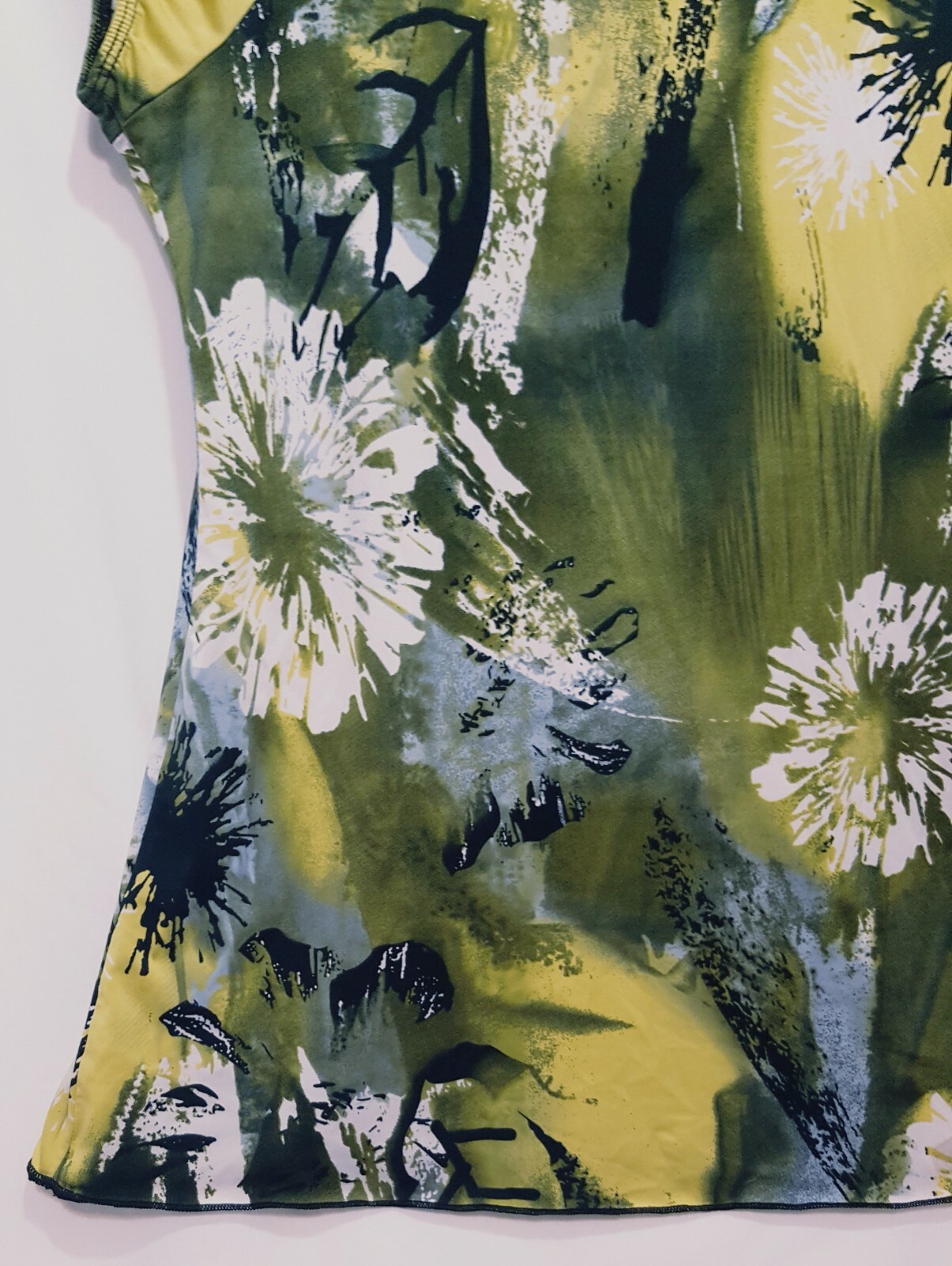 Dynamite Blouse Boho Green Floral Size Medium Leaves Cap Sleeves