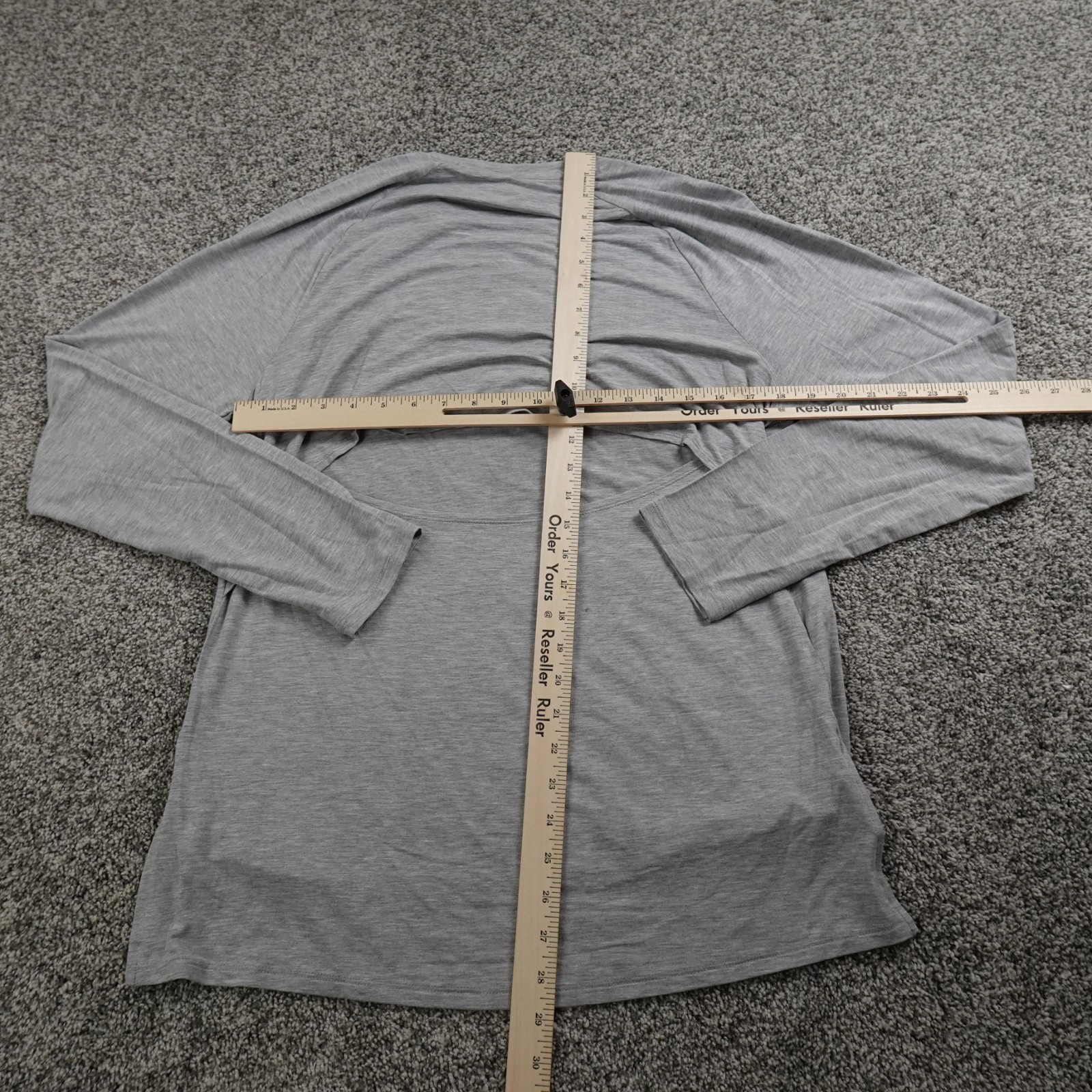 NEW Under Armour Shirt Womens L Gray Loose Performance Long Sleeve Athletic Gym