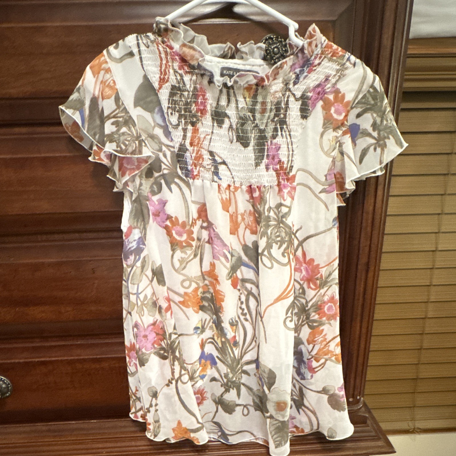 Kate & Mallory Womens L Ivory Multicolor Floral Round Neck Flutter Sleeve Blouse