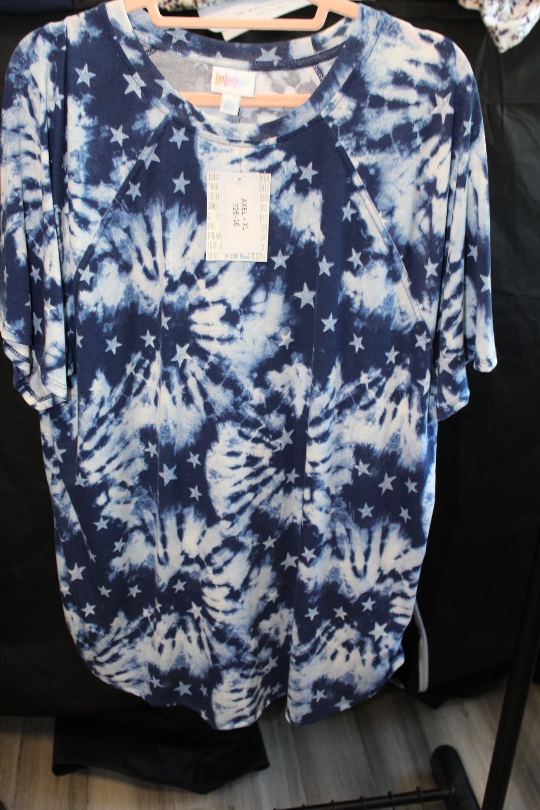 LuLaroe Axel Blue & White Stars – XL