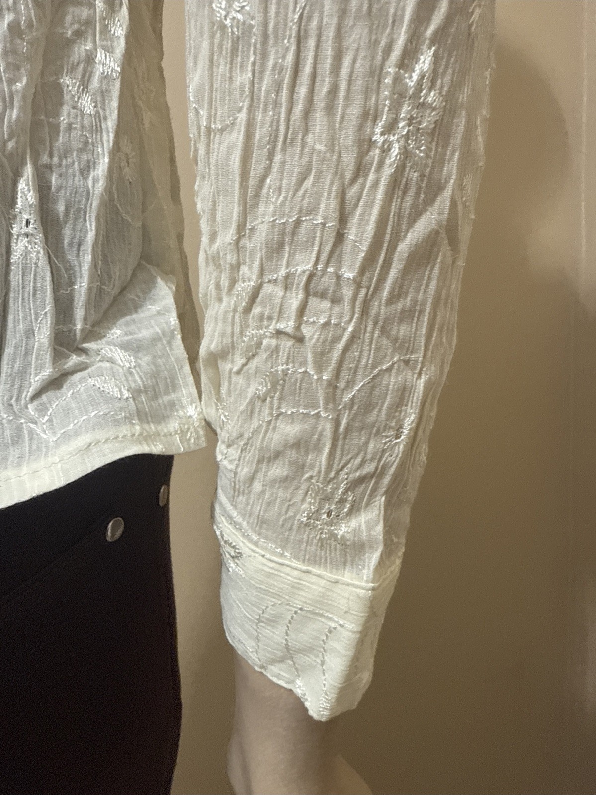Women’s Ivory Rayon Casual Classic Stretch Embroidered Size L Button-up Top