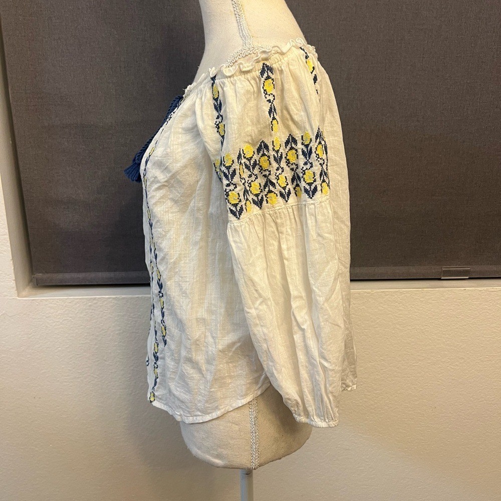 Abercrombie & Fitch White Blouse with Blue and Yellow Embroidery