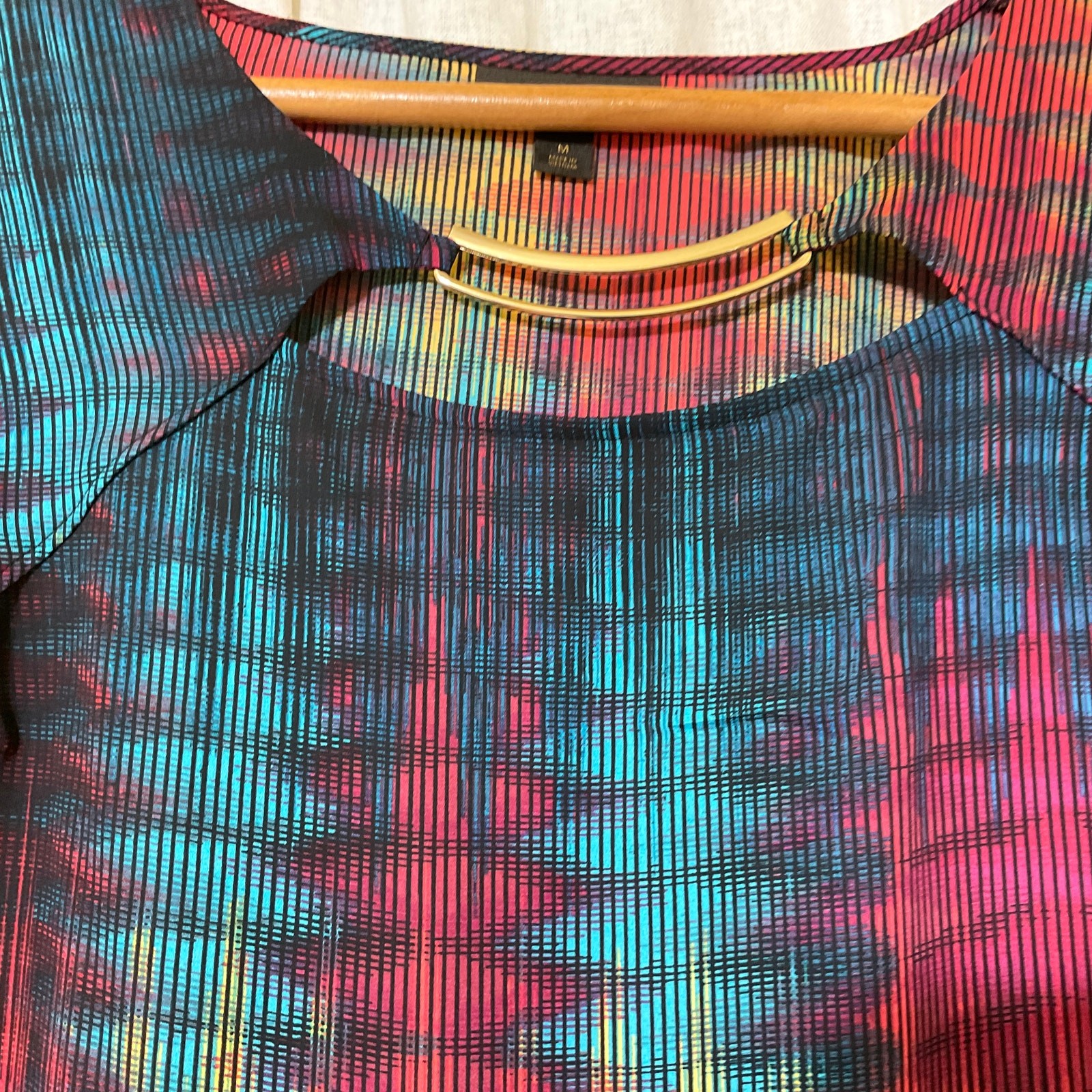 Bold Elements Woman’s Multi Color Polyester Blouse Size Med With Gold Color Bar