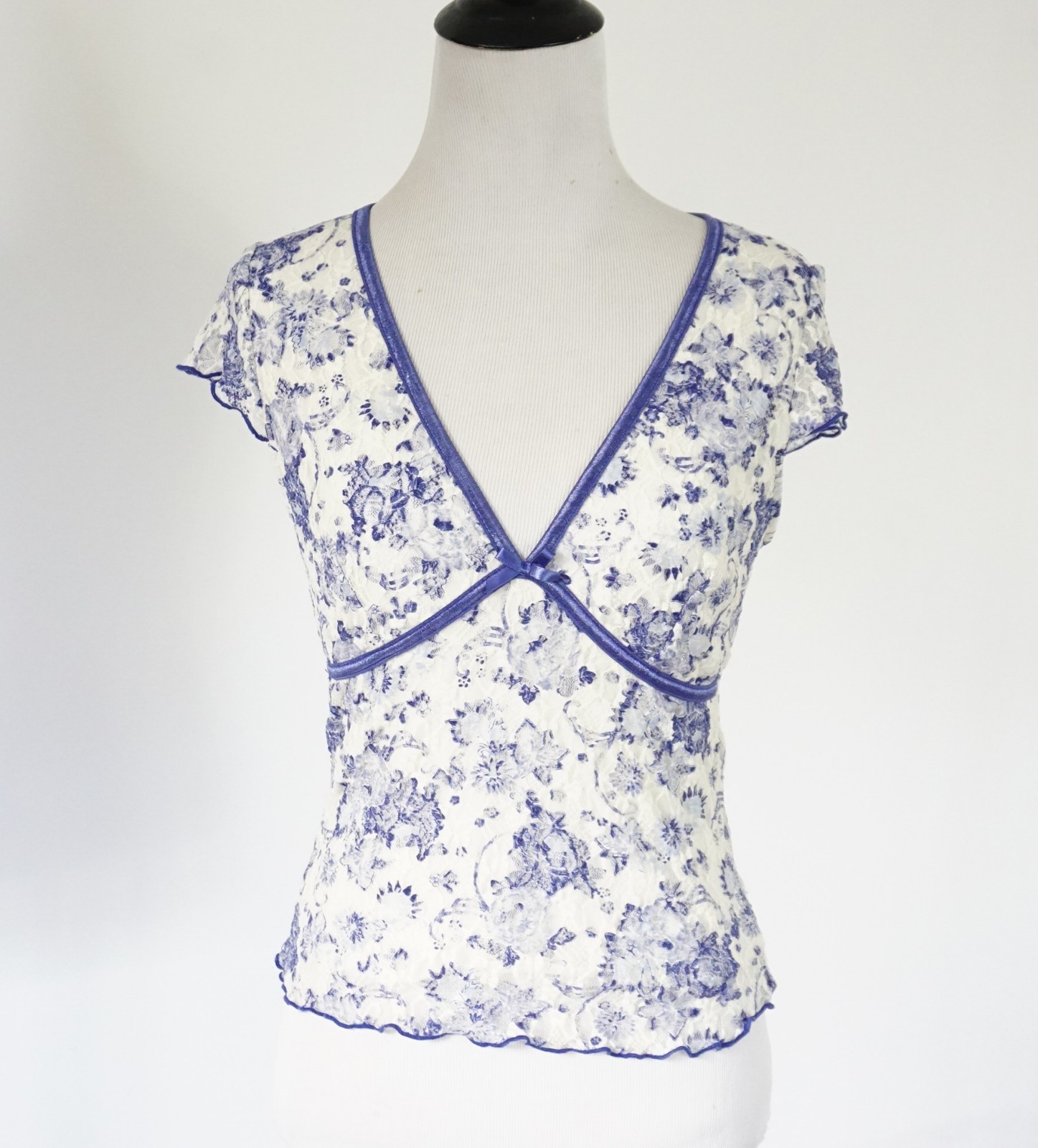 Blue White V Neck Short Sleeve Stretchy Lace top From Thirty/Thirty LA M