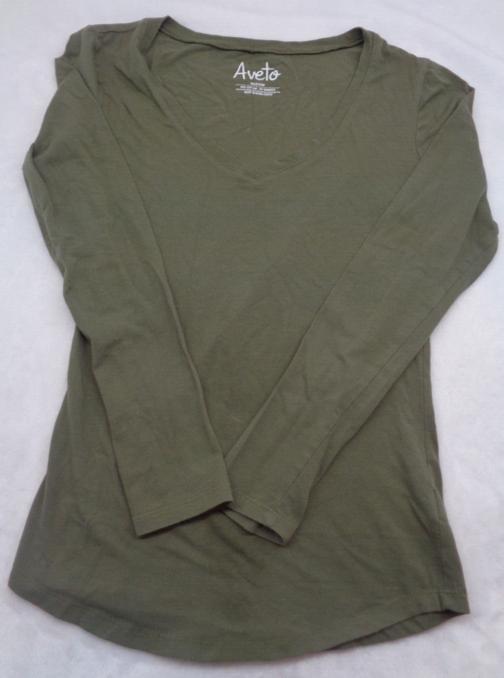 Aveto V-Neck Shirt Women’s Size Medium Pea Green Solid 3/4 Sleeve Stretch