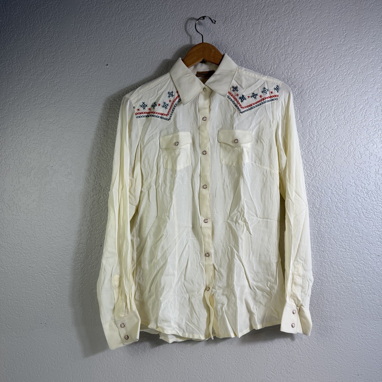 Wrangler Women’s Cream Pearl Snap Button Down Shirt Size Small – Western
