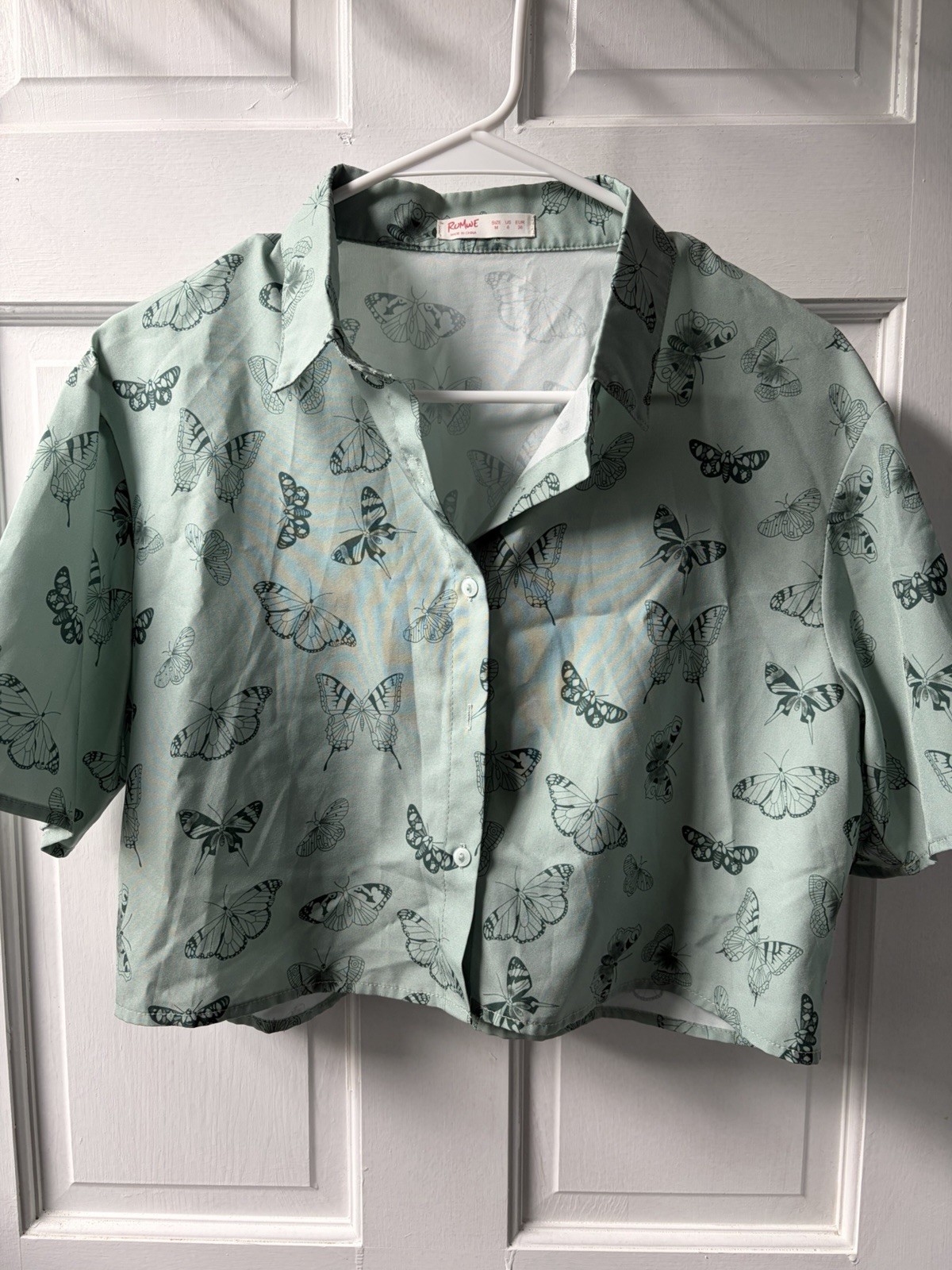 Women’s Butterfly Print Blouse Size 6 medium Green Mint