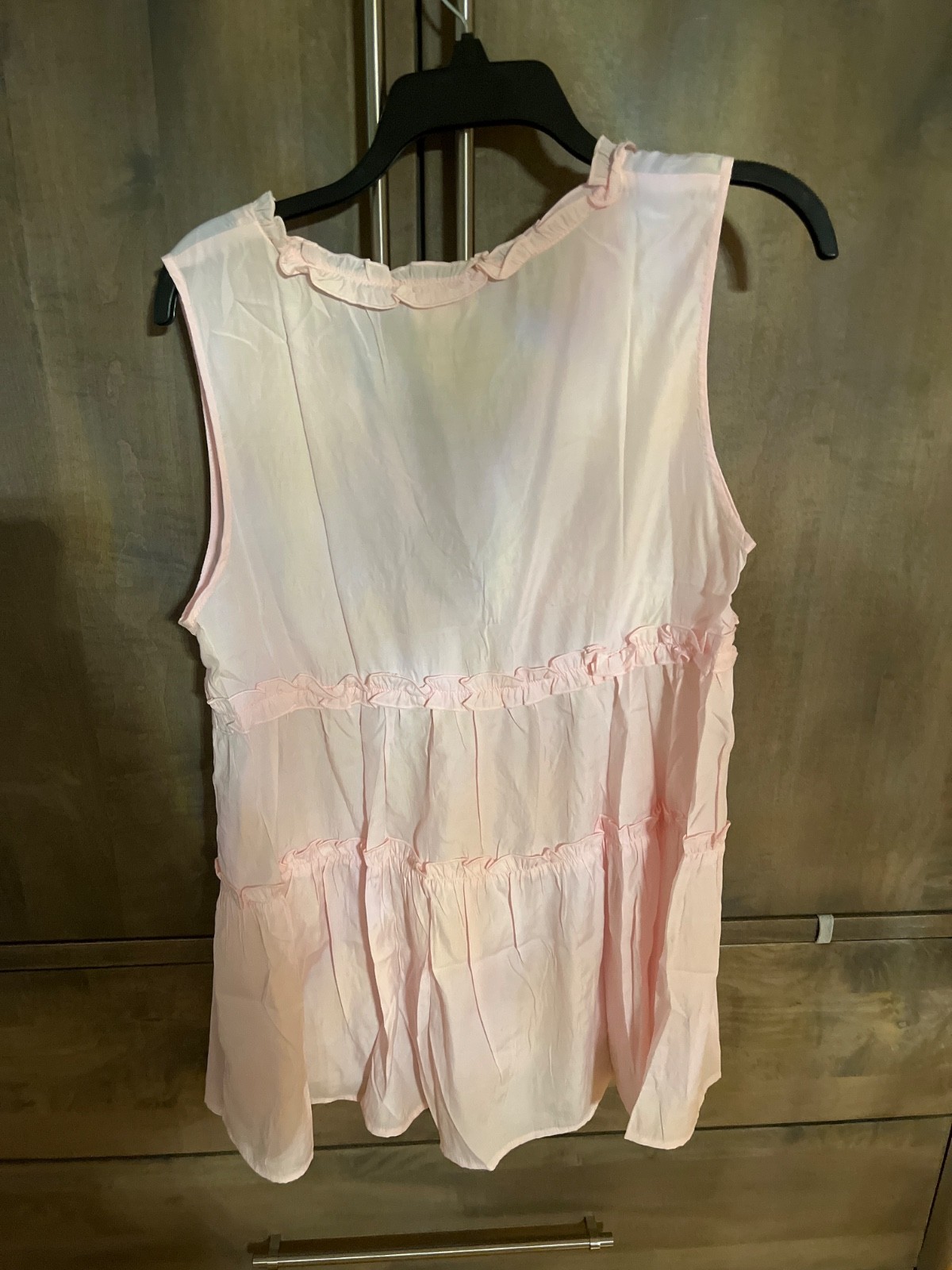 NWT BIBI WOMENS PINK V-NECK RUFFLE FLOWY BLOUSE SLEEVELESS SHIRT TOP SZ M