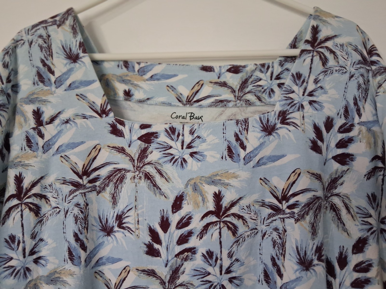 Size 3X Coral Bay light blue top w/ palm tree print. Excellent condition