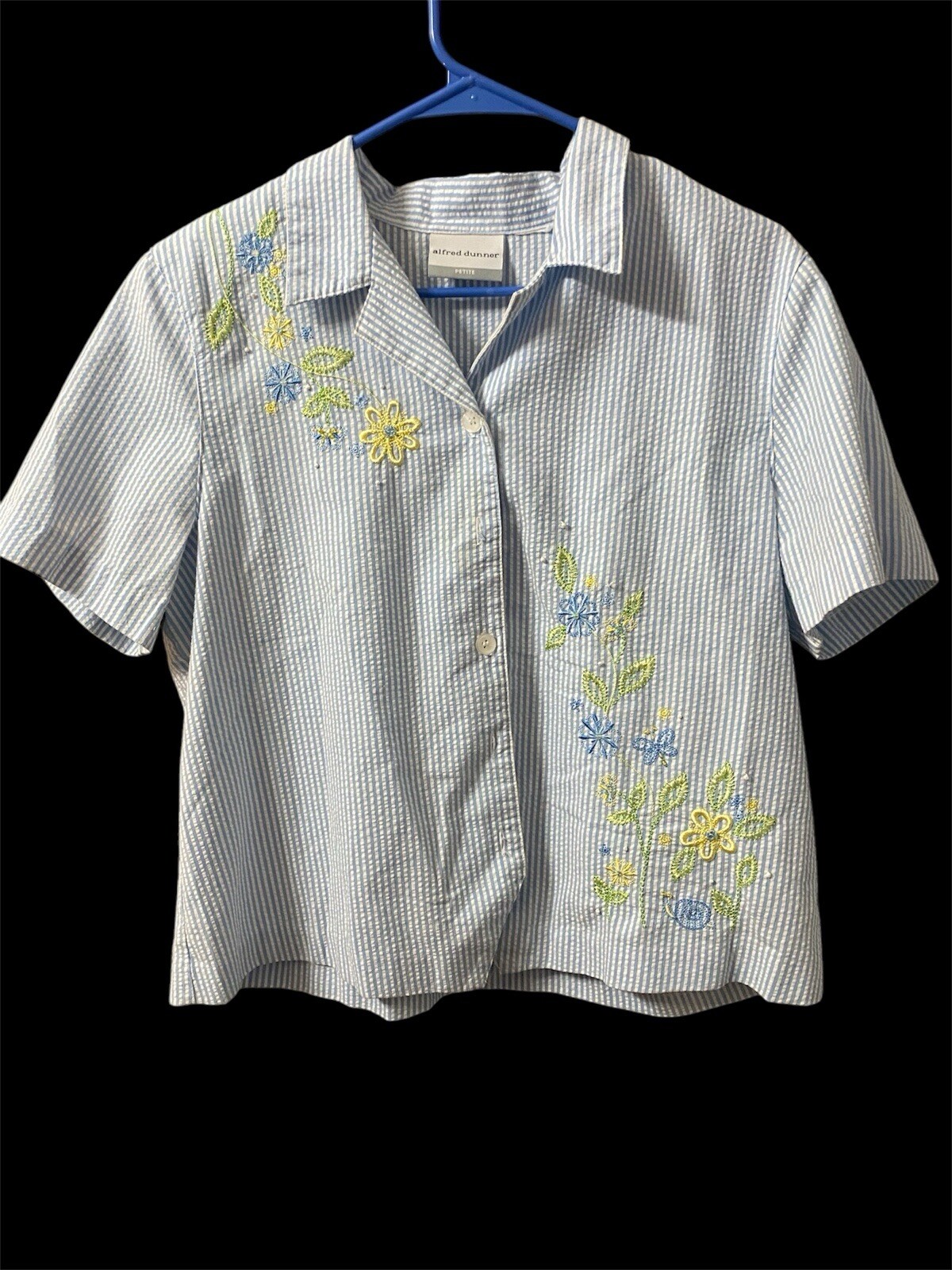 Alfred Dunner Seersucker Embroidered Short Sleeve Blouse Petite Med Womens