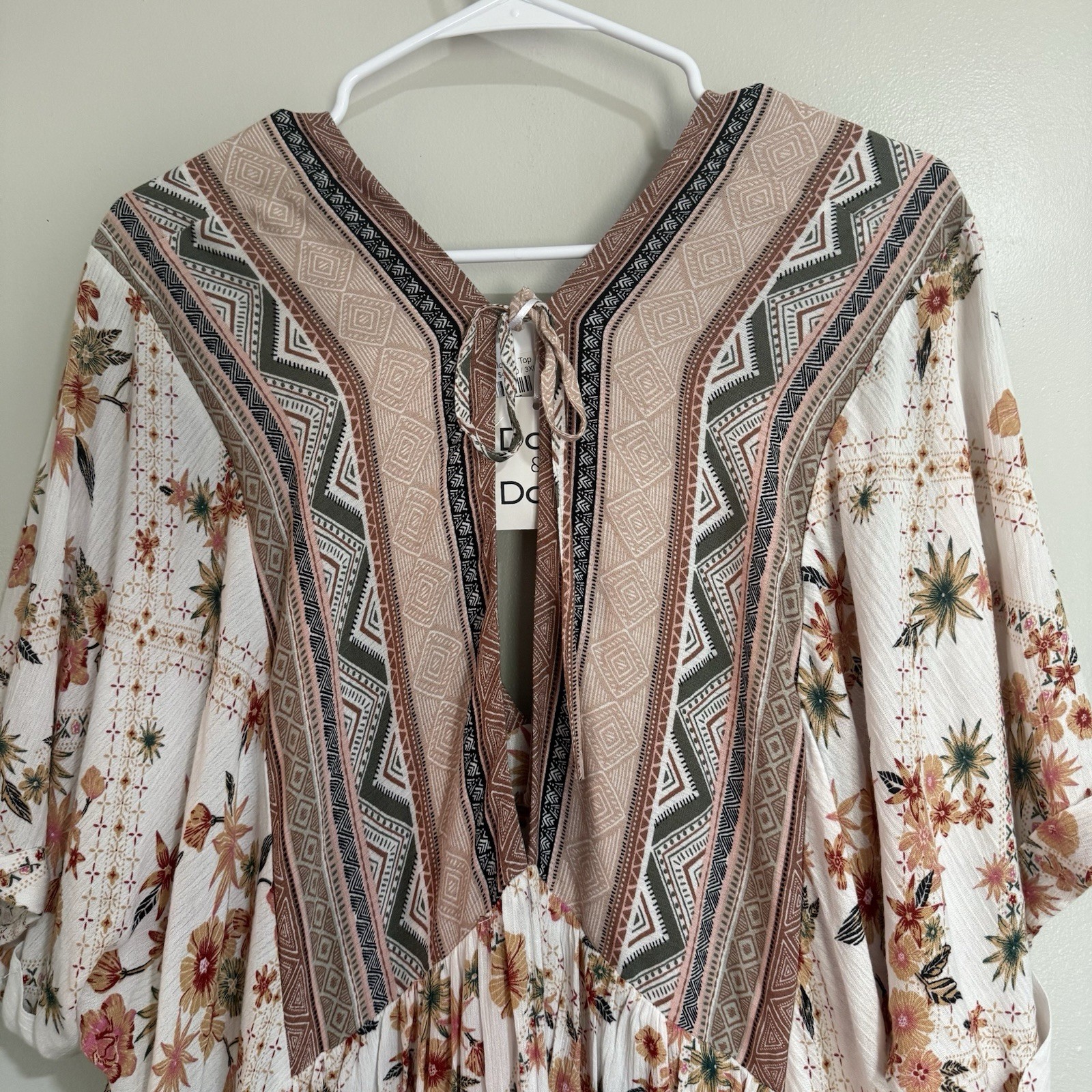 NWT Davi & Dani white muted floral aztec tie vneck babydoll gauze blouse size 3x