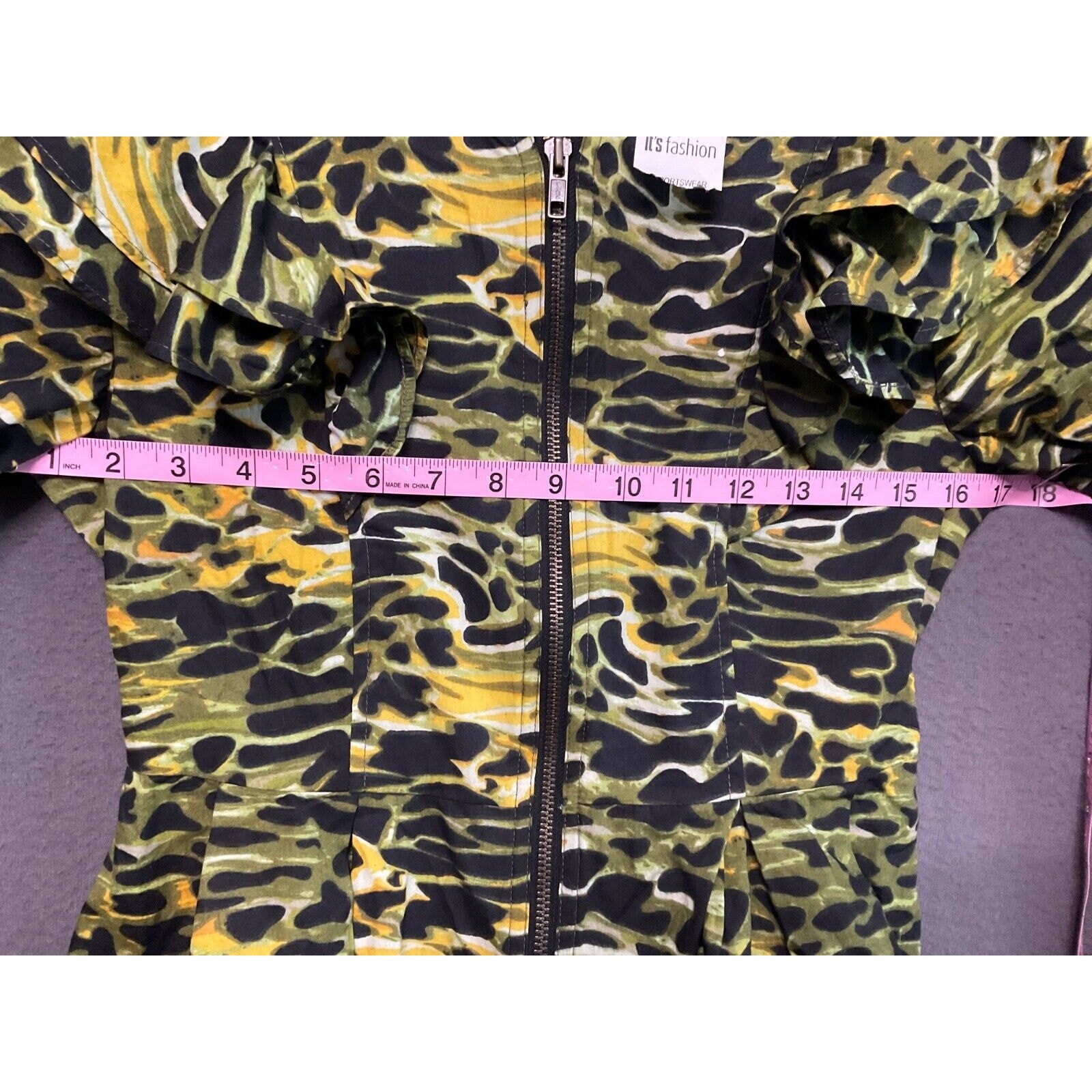it’s Fashion Green Camo Ruffle Zip Shirt Jacket Women’s Small Cotton NWT